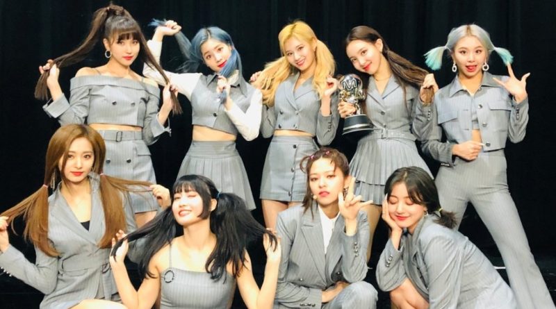 TWICE  Integrantes não conseguem segurar o choro depois de Mina ser  afastada por problemas de ansiedade – TRAMAMOS